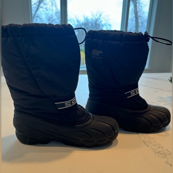 Boys size 5 Sorel Winter Boots- worn twice!! Perfect condition - Picture 2 of 5